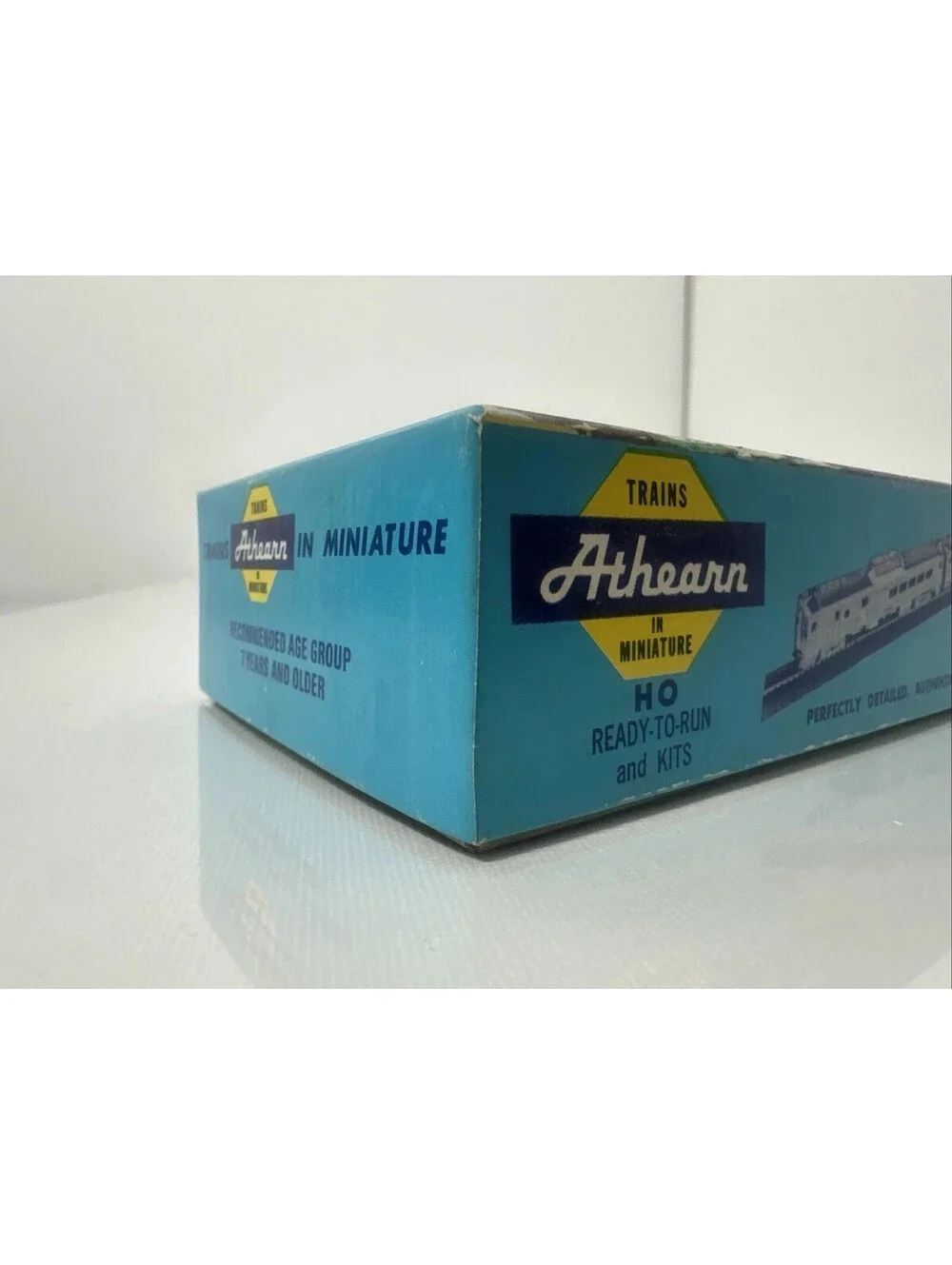 Athearn HO Scale Illinois Central 40' Boxcar Kit 1207 Blue Box Unassembled NOS